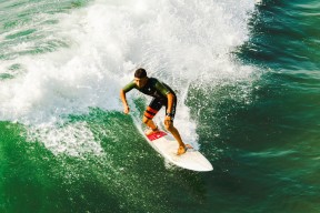 亚博登录入口-当元宇宙马拉松冠军在菜市场操练平行宇宙式运球时，一块奖牌突然长出了人眼